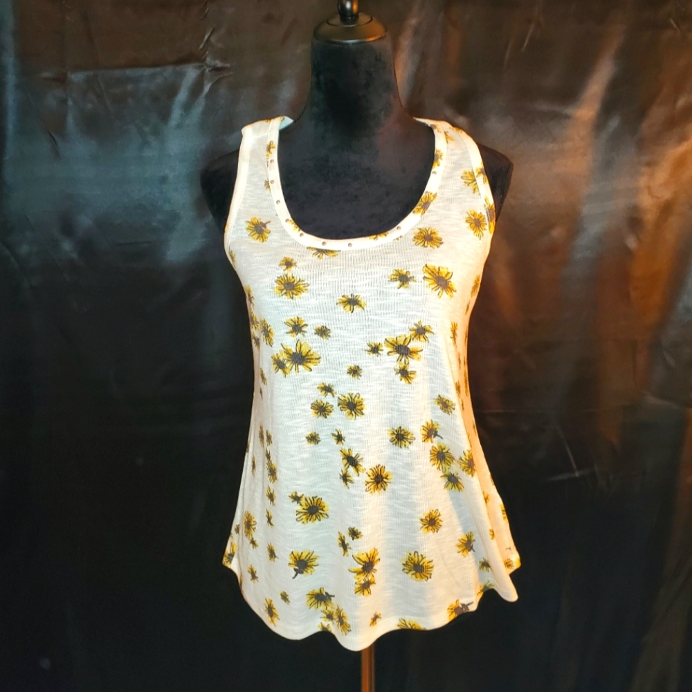 Maurices Daisy Starlit Razorback Tank Size Medium